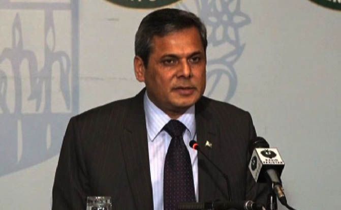 PAKISTANI, HIGH, COMMISSIONER, IN, BRITISH, NAFEEZ ZAKRIA, TALKED, TO, DELEGATION