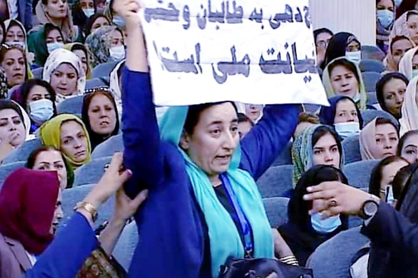 AFGHAN, WOMEN, OPPOSING, ASHRAF GHANI, IN, LOYA JIRGA, THROWN, OUT, FROM, JIRGA