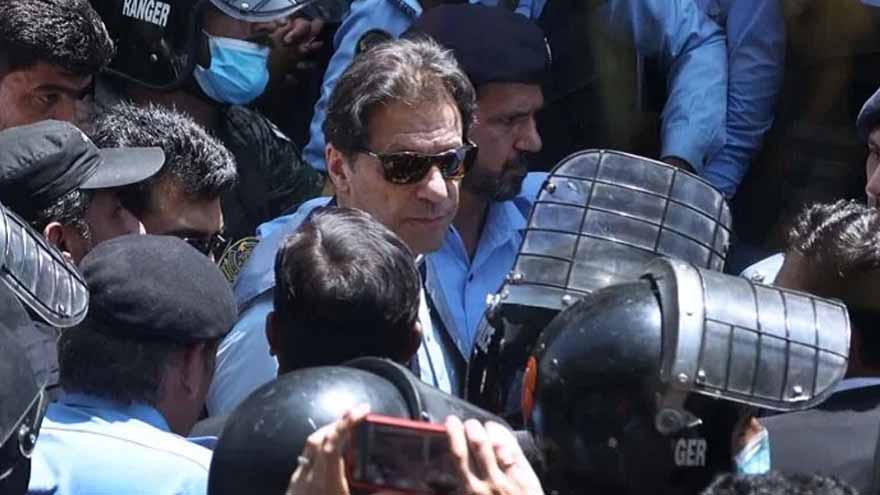 عمران خان کی جیل میں مبینہ تنہائی اور طبی سہولتوں سے محرومی کے غیر ملکی دعوے حکومت نے مسترد کر دیے