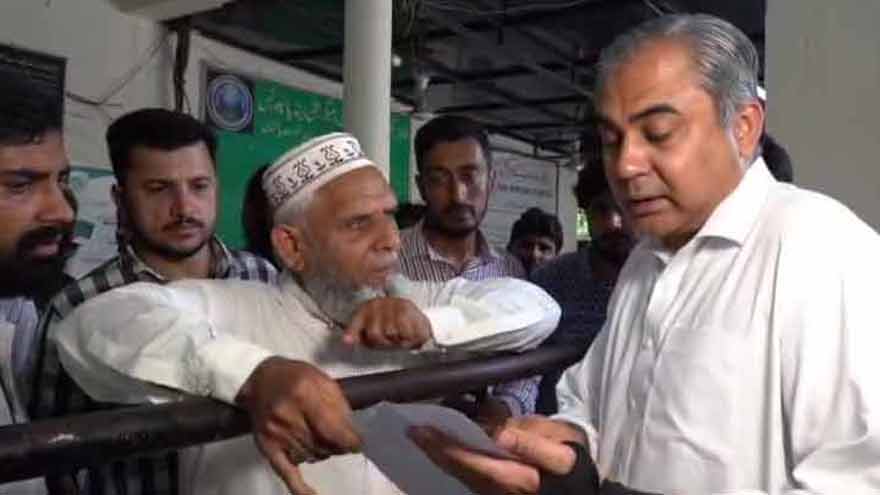 لاہور پاسپورٹ آفس میں بے ضابطگیوں پر محسن نقوی سخت برہم، متعدد افسران فوری عہدوں سے برطرف
