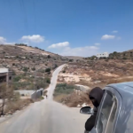 مغربی کنارے میں اسرائیلی آباد کاروں کا این بی سی نیوز کی ٹیم پر حملہ، فلسطینی خاتون شدید زخمی