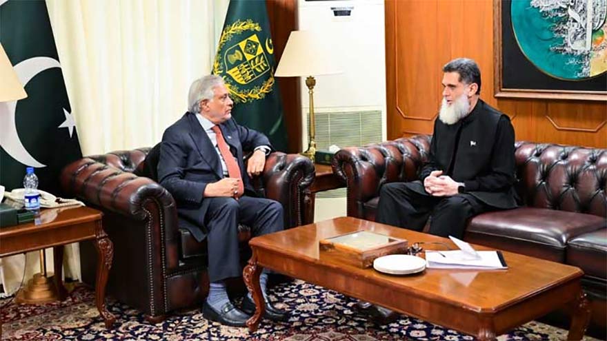 افغانستان میں پاکستانی سفیر کی اسحاق ڈار سے اہم ملاقات، علاقائی سیکیورٹی پر تفصیلی گفتگو