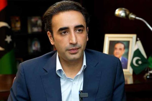 بلاول بھٹو زرداری نے کارساز سانحے کو تاریخ کا سیاہ دن قرار دے دیا، شہداء کو خراج عقیدت پیش کیا