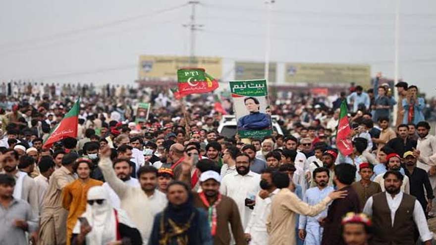 پی ٹی آئی لانگ مارچ ساتویں روز چارسدہ پہنچ گیا، 13 اکتوبر کو صوابی میں اگلے لائحہ عمل کا اعلان ہوگا