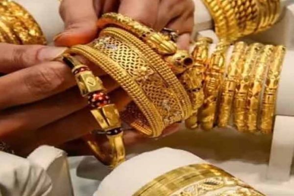 پاکستان میں سونے کی فی تولہ قیمت 437,536 روپے کی نئی سطح پر پہنچ گئی