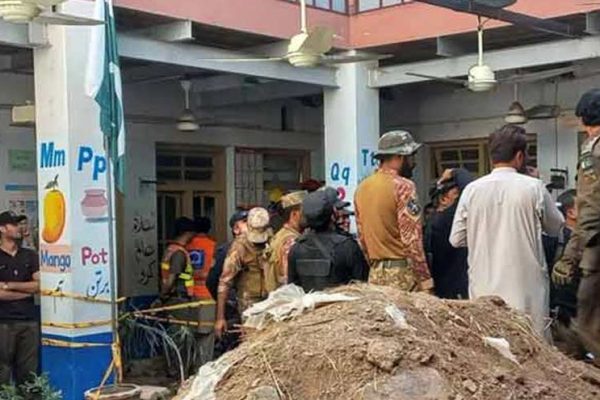 خیبر پختونخوا کے سرکاری اسکولوں کی عمارتیں خستہ حال، متعدد کلاس روم استعمال کے قابل نہیں رہے