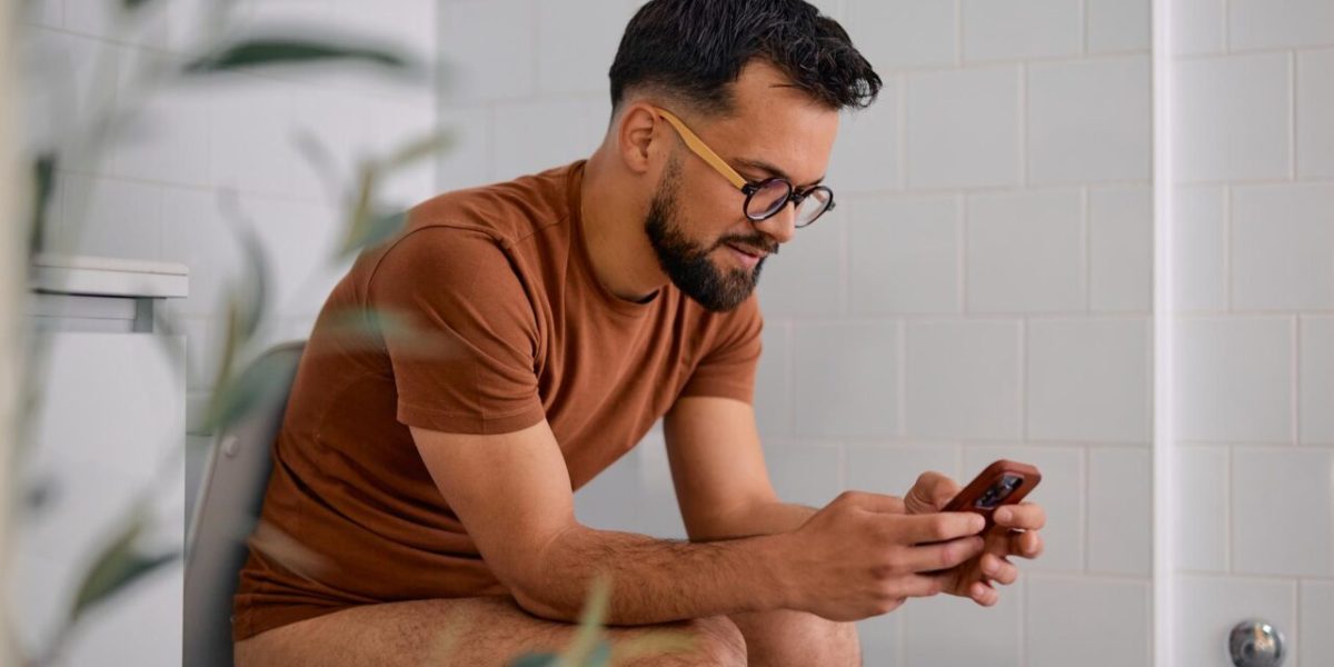 کیا مرد واقعی بیت الخلا میں ضرورت سے زیادہ وقت گزارتے ہیں؟
