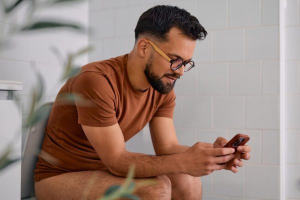 کیا مرد واقعی بیت الخلا میں ضرورت سے زیادہ وقت گزارتے ہیں؟