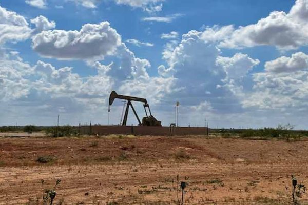 خلیج اور آبنائے ہرمز میں جہاز رانی پر حملوں کے بعد عالمی تیل کی قیمتوں میں نمایاں اضافہ
