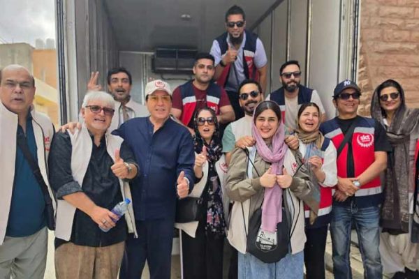 پاکستانی فنکاروں کی ٹیم نے اردن میں غزہ کے بے گھر خاندانوں میں 500 سے زائد راشن بکس تقسیم کیے