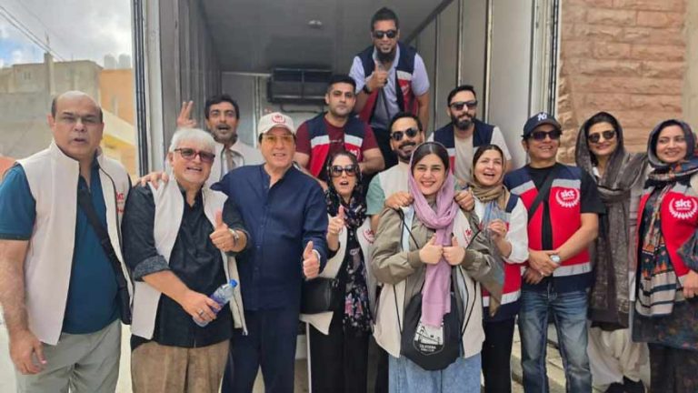 پاکستانی فنکاروں کی ٹیم نے اردن میں غزہ کے بے گھر خاندانوں میں 500 سے زائد راشن بکس تقسیم کیے