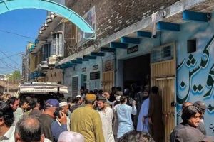 پشاور اسکول سانحہ: ہر جاں بحق بچے کے خاندان کو 10 لاکھ، زخمیوں کو 2 لاکھ روپے معاوضے کا اعلان