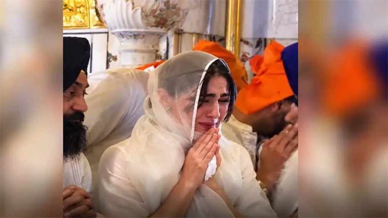 امرتسر کے گولڈن ٹیمپل میں سارہ علی خان کی زیارت کا جذباتی لمحہ وائرل